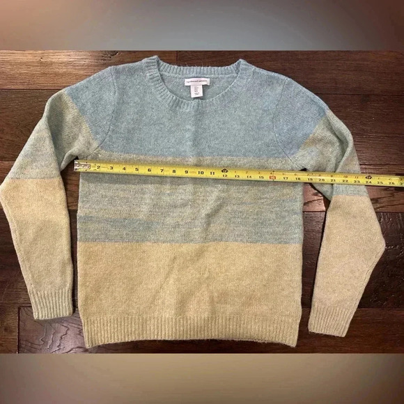 Cupcakes and Cashmere Blue/ Cream Ombré Sweater- Size Small - Picture 4 of 6